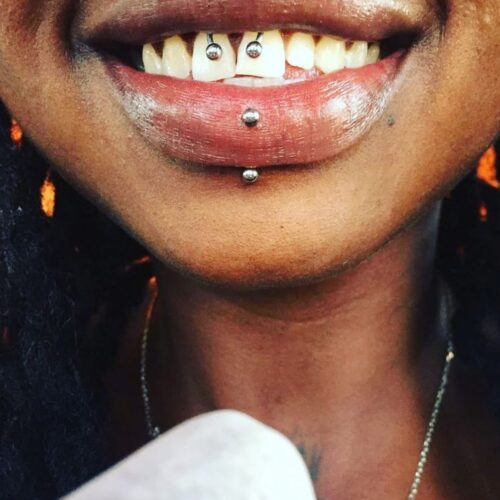 lips_and_smiley_piercing