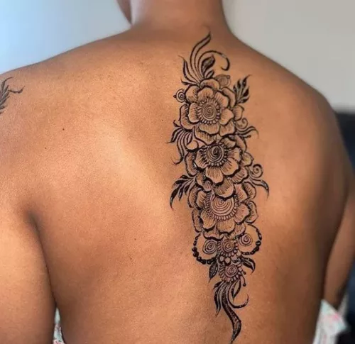 henna-floral-back-tattoo