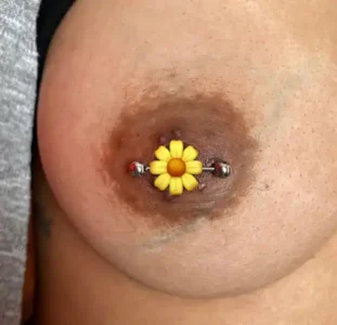nipple-piercing