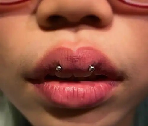 horizontal-lip-piercing