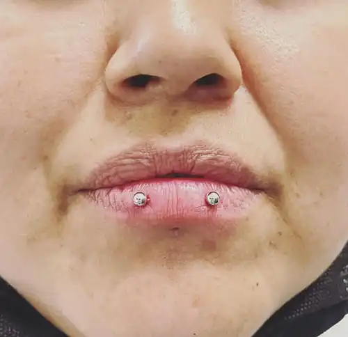 horizontal-lip-piercing