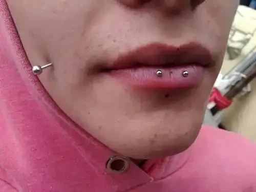 horizontal-lip-piercing