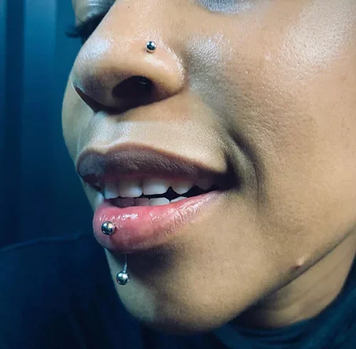 vertical-labret-piercing