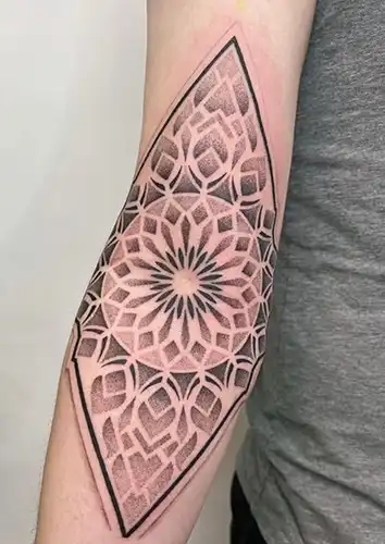 geometric-patterns-dotwork-tattoos