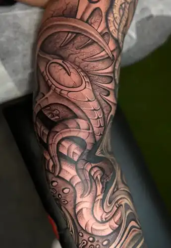 biomechanical-3D-effects-and-trompe-l'œil-tattoo