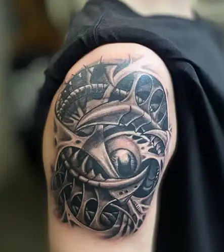 biomechanical-use-of-linework-tattoo