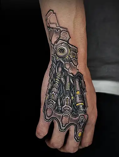 biomechanical-use-of-linework-tattoo