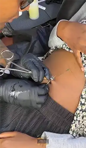 navel-piercing